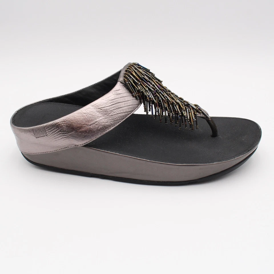 Sandalias de tanga Fitflop Cha Cha plateadas con cuentas para mujer talla 11 Foto 2 de 4