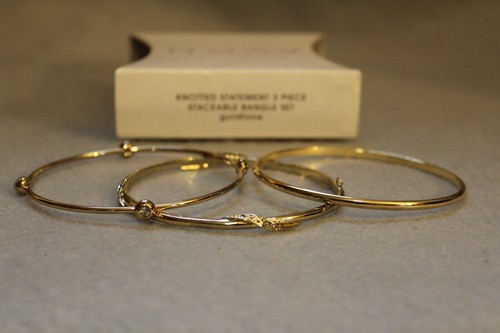 Avon Knotted Statement 3 Piece Stackable Bangle Set Goldtone NEW NIB - Picture 3 of 5