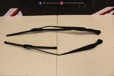 03-06 Mitsubishi Lancer Evo 89 Front Windshield Window Wiper Arms Set 03-06 Mitsubishi Lancer Evo 89 Front Windshield Window Wiper Arms Set