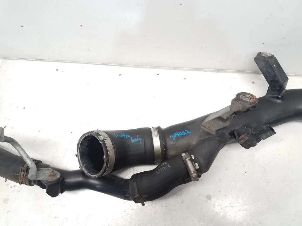 Volkswagen Jetta 2008 (2,0 L/turbo) intercooler a tubería colector de admisión Foto 2 de 4