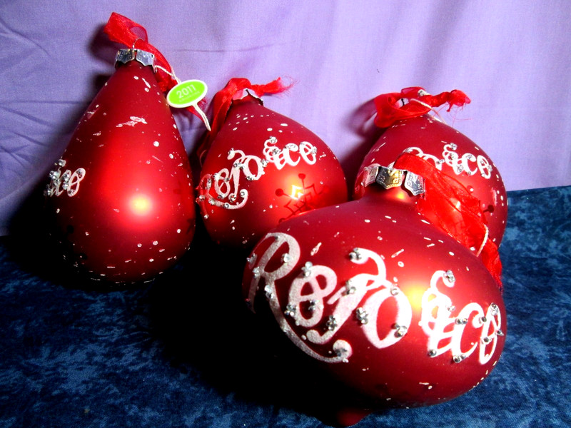 Set Of 4 2011 North Pole Trading Co Bright Red & White "REJOICE" Glass Ornaments