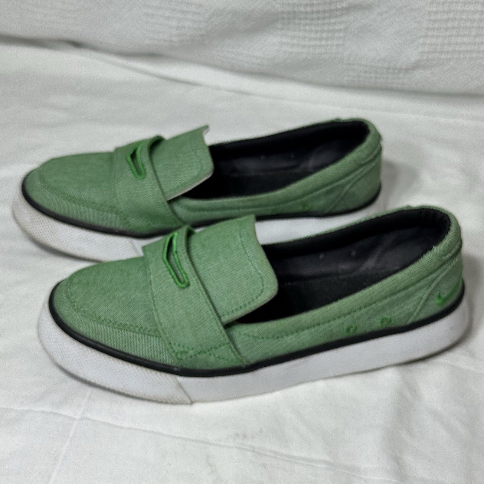 SAOLA Sneakers Nike Balsa donna slide on tela verde con suola in gomma bianca taglia 7 5