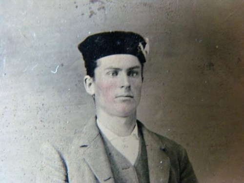 Antique TINTYPE PHOTOGRAPH, Man in Suit & Odd Hat POST MORTEM? - Picture 5 of 6