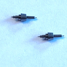 2 HAMPDEN 18 SIZE BALANCE STAFFS 1721 SR 5.83MM PIVOT: 13 NOS --BB-1764