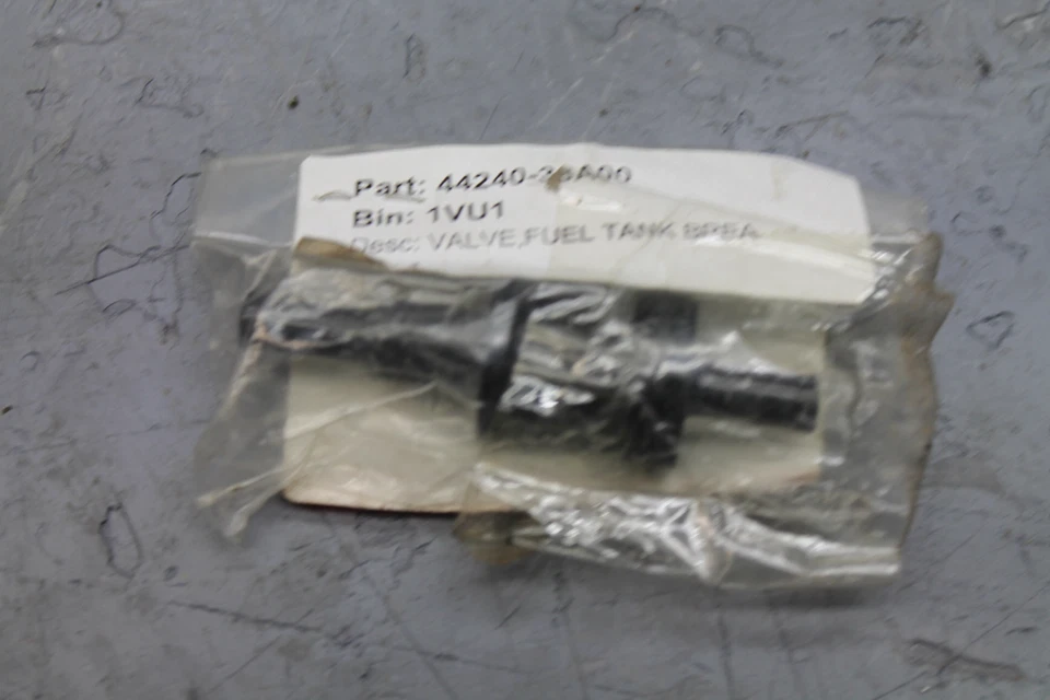 OEM NOS SUZUKI EVAP VAPOR CHARCOAL EMISSION CANISTER 44240-38A00 - Image 3 of 4