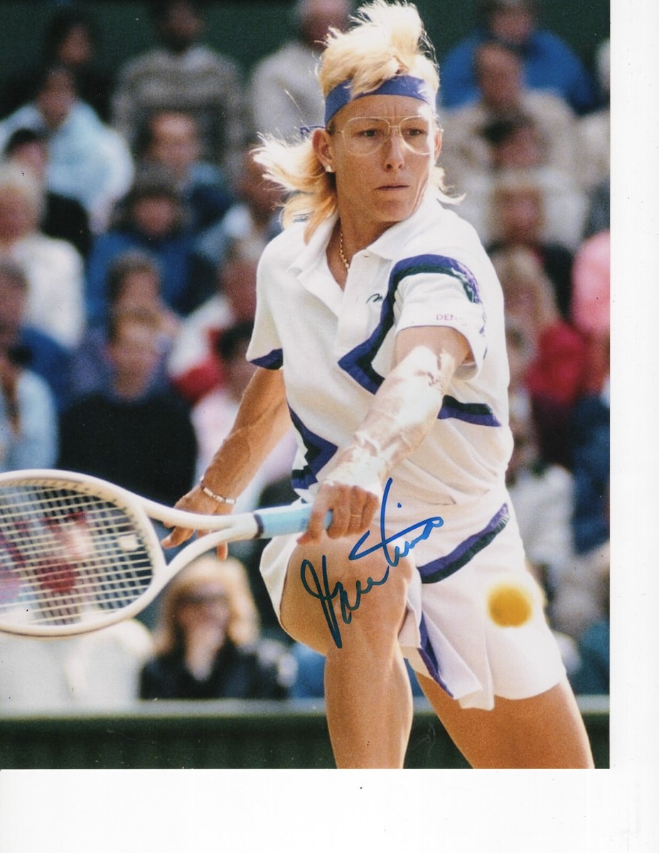 MARTINA NAVRATILOVA SIGNED BACKHAND 8X10 TIME WIMBLEDON CHAMP