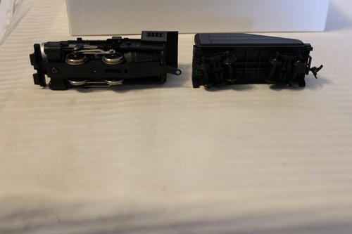 HO Scale Model Power, 0-4-0 Steam Locomotive Southern RR, Black #6636 - Picture 4 of 4