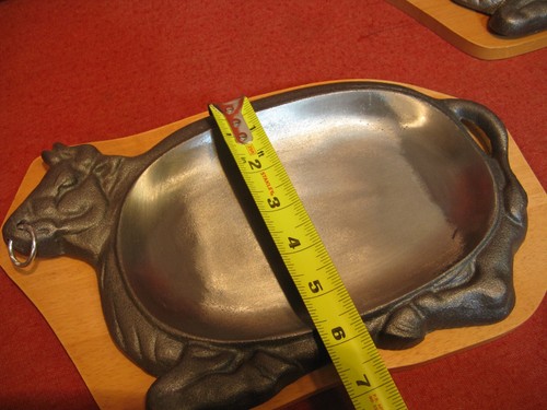 Set of 4 Bull Cast Iron sizzling plate w/ wooden tray 13 X 8 " - Picture 10 of 14