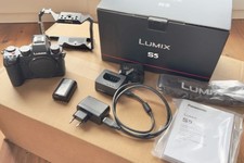 Panasonic Lumix S5 Vollformat-Kamera 24MP, 6K RAW Video + Small Rig Cage