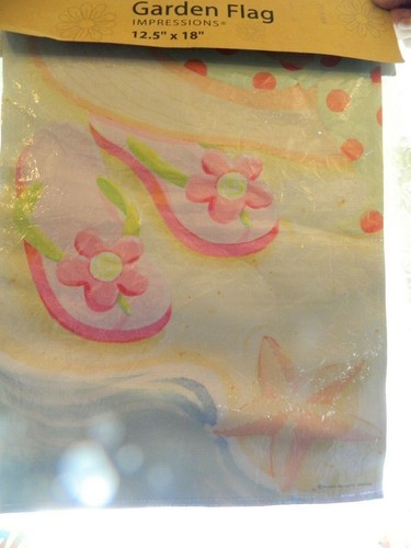 NOS NEW CREATIVE LAKE LIFE 12.5 X 18 IMPRESSIONS GARDEN FLAG - FLIP FLOPS - CUTE - 第 1/4 張圖片