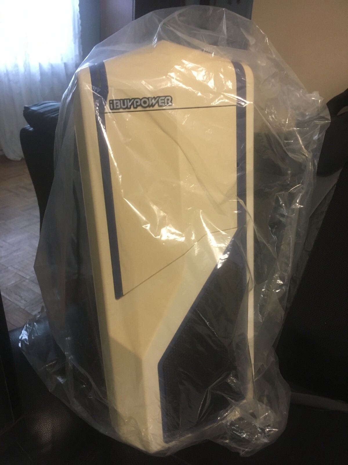 Ibuypower Gaming Desktop White Intel i7 6700K 4.0 GZ , 16 GB RAM, 1 TB SSD , 