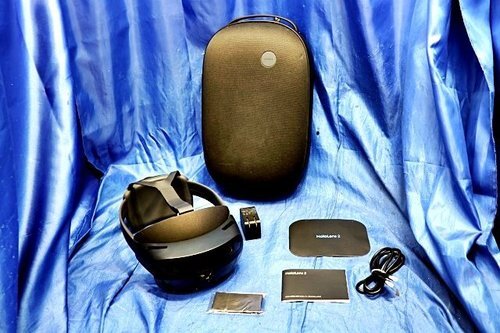 Microsoft HoloLens 2 Smart Glasses VR Headset Gerät mit Softcase getestet #2 - Bild 1 von 7