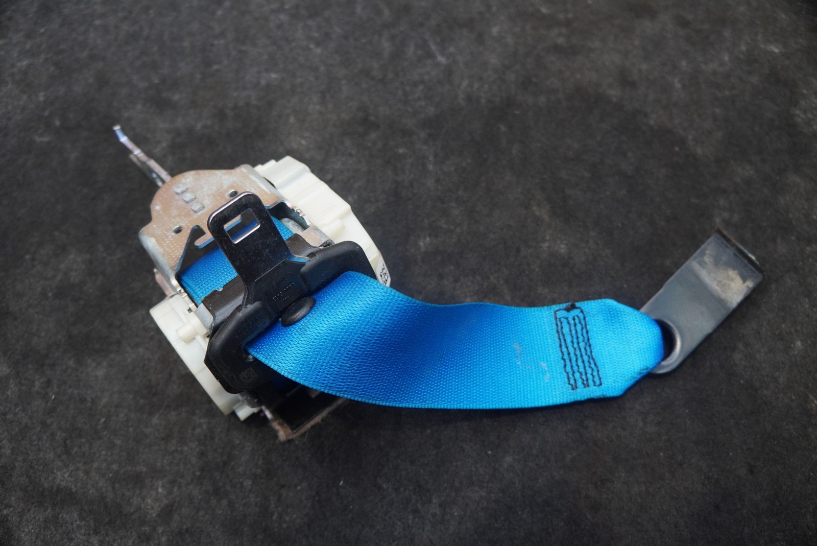 Rear Left or Right Seat Belt Retractor Blue 72117348565 OEM BMW i8 2014-17