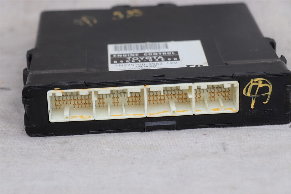 Toyota Engine Control Module Computer Unit ECM ECU 89661-04E90
