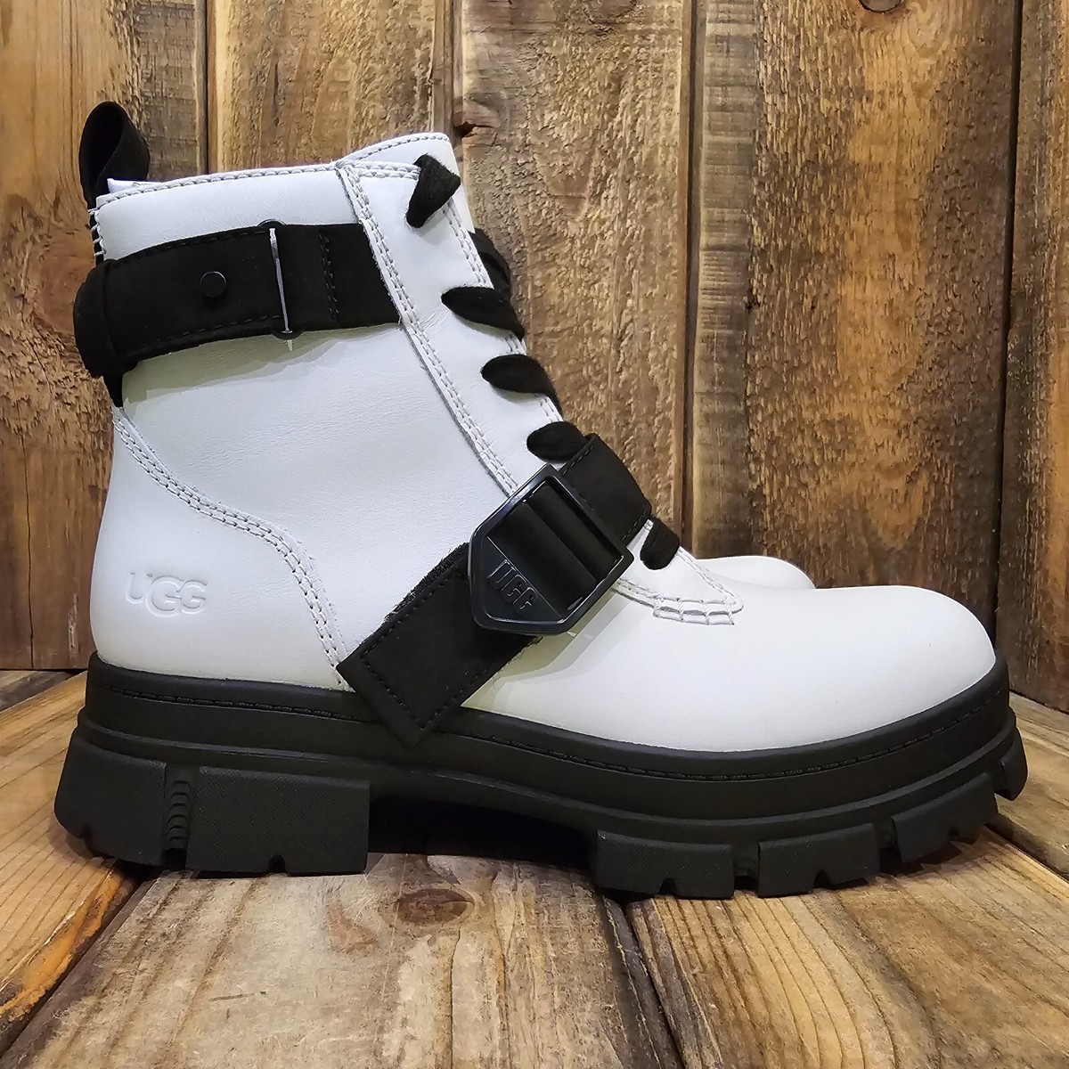 希少完売 激レアUGG W TYE 白スニーカー レザー 一度数時間店内着用のみ 靴