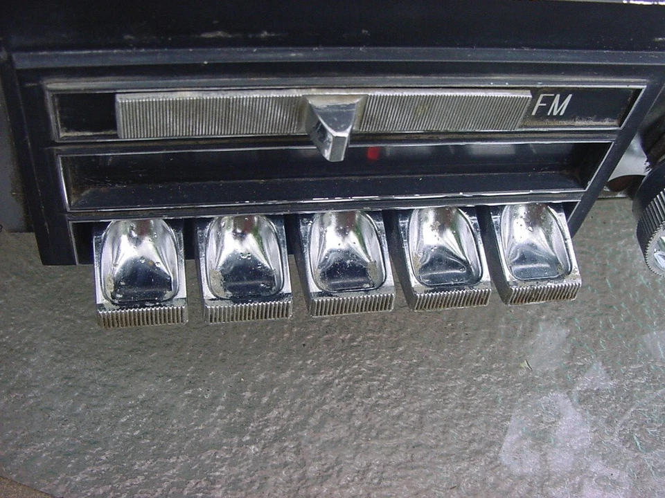 1966 66 1967 67 Buick Skylark GS GRAN SPORT ESPECIAL DELCO Am Fm RADIO + NUEVO FADER Foto 4 de 4