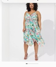 NWT-Torrid Blue Floral Tea Length Chiffon Pleated Shark Bite size 2-2X-18/20