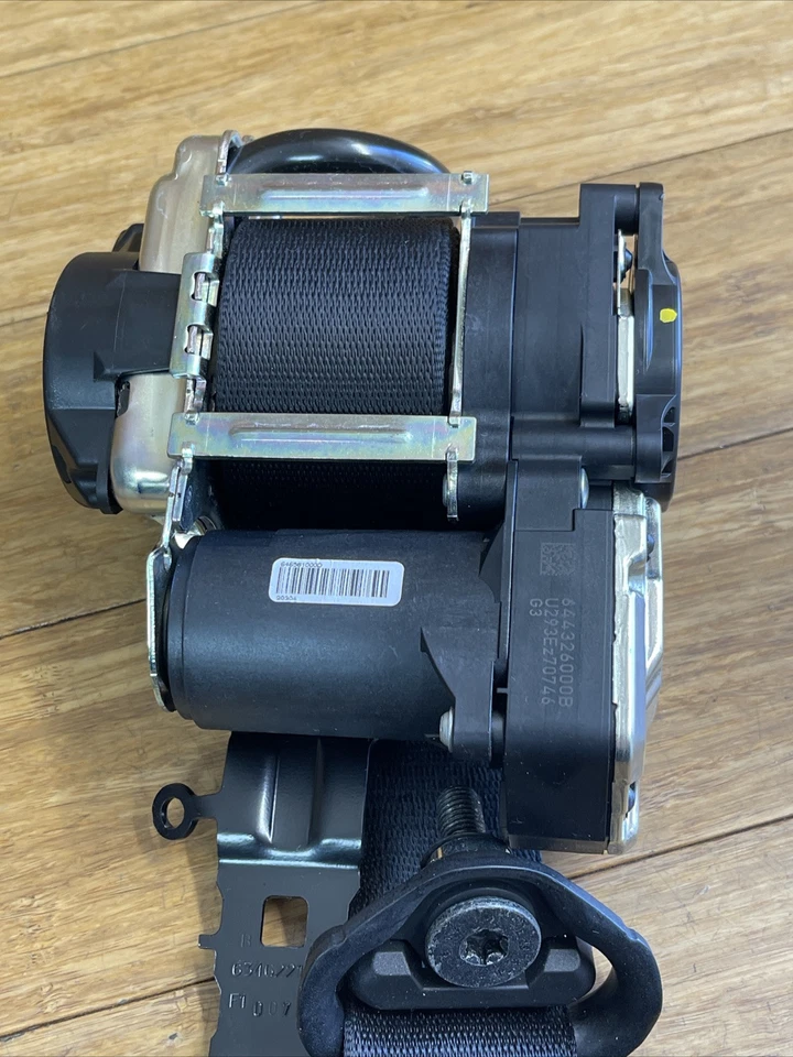 BMW M4 G82 2019-2025 conjunto de cinturón de seguridad delantero derecho retractor OEM Foto 3 de 4