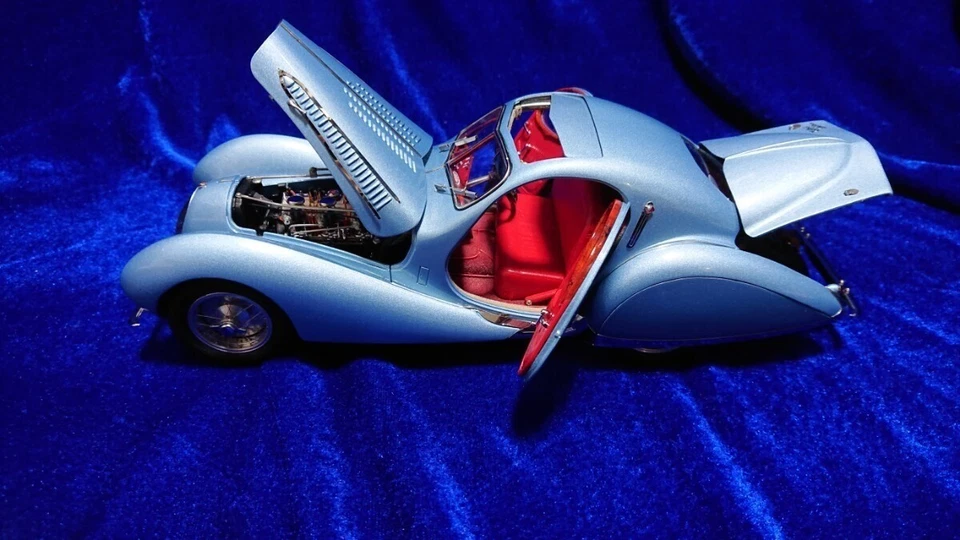 Talbot Lago T150C SS Teardrop Coupe 118 Figoni Falaschi Model Car USED With Box - Image 2 of 4