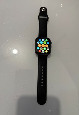 Apple Watch Series 4 44mm Space Gray Aluminium, guter Zustand, 77% Akku