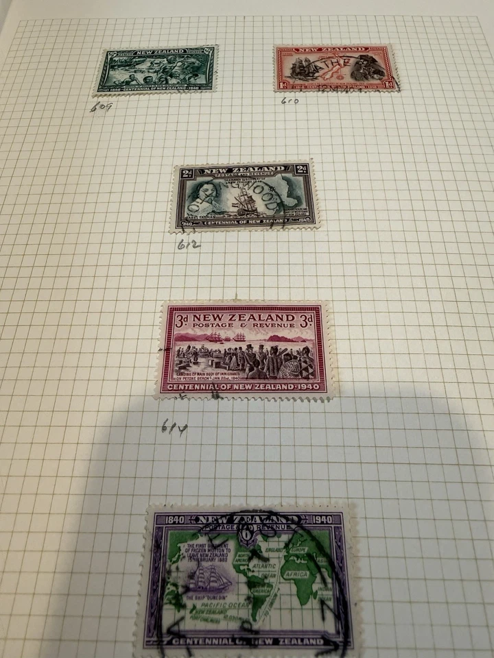 Páginas de álbum de estampillas GB y 3 NZ todas QEII Reign. Páginas sueltas de estampillas con bisagras - Imagen 3 de 4