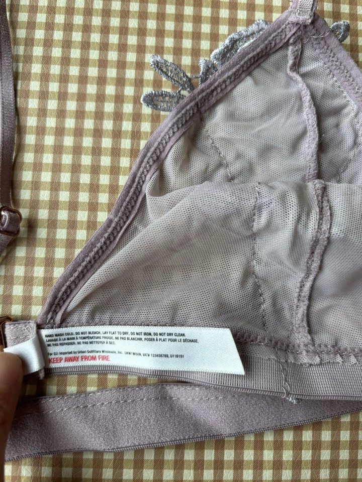 Urban outfitters Sheer 蕾丝文胸女式大码。 适合中号性感仙女 — 第 4/4 张图片