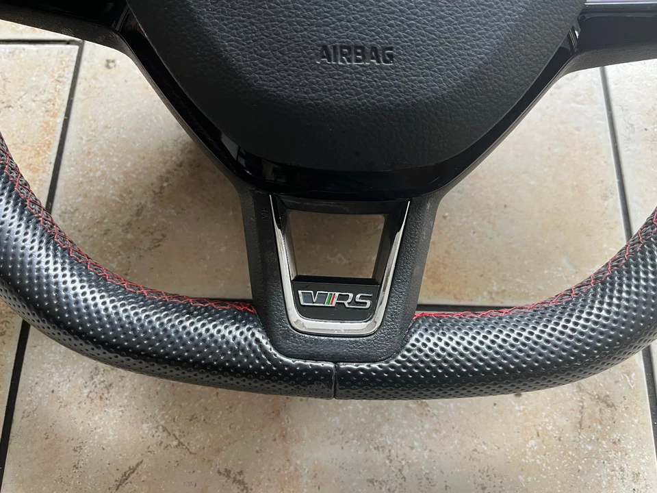 Skoda Oktavia III 5E Bj.18 VRS Leder Lenkrad rote Nähte 5E0419091BB 89000Km - Bild 3 von 4