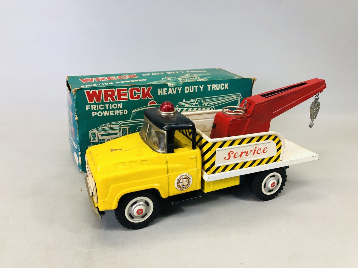 Y6666 TIN TOY Nissan truck lorry vehicle car box Japan Y6666 TIN TOY Nissan truck lorry vehicle car box Japan