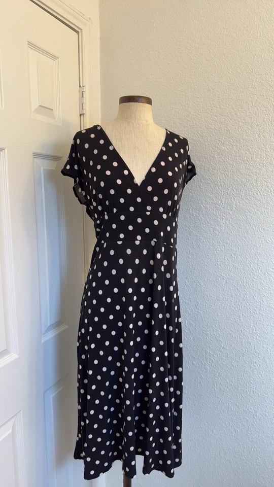 Vestido midi BCBG Paris Y2k envolvente sintético lunares talla M usado Foto 2 de 4