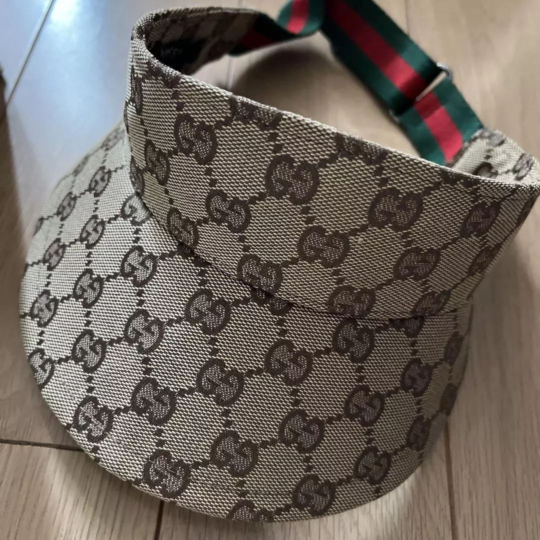 Pare soleil beige motif GUCCI GG taille S accessoires mode occasion