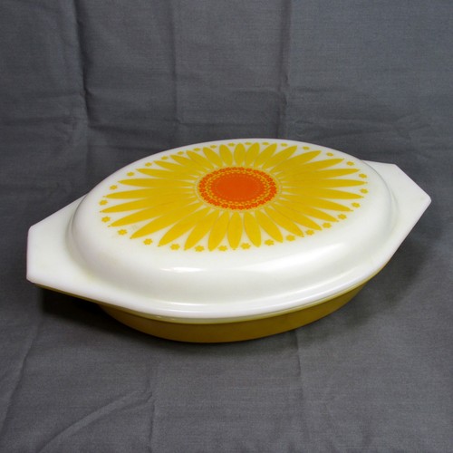 Vtg Pyrex Sunflower Divided Casserole 1.5 QT with Lid Yellow USA Oval Dish # 24