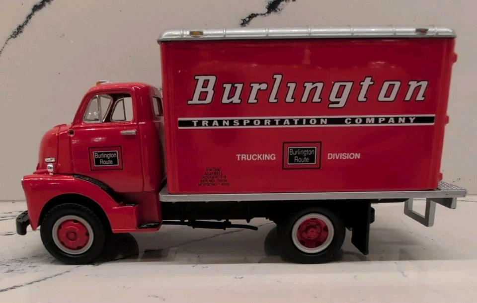 First Gear 1992 BURLINGTON TRANSPORTATION CO. 1952 GMC Dry Goods Van # 19-1052 - Image 3 of 4