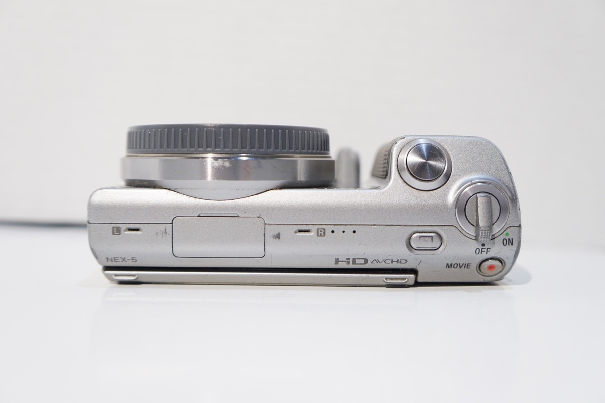 Sony Nex 5 Digital Mirrorless 14.2MP Camera w/ Sony Nex Flash