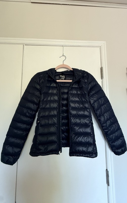 TNA Aritizia Women XS Puff Packable Jacket in Navy Blue