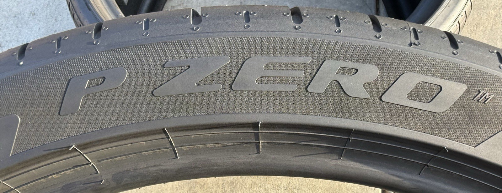 ONE BRAND NEW 325/30ZR23 (109Y) Pirelli P Zero PZ5 L1 Lamborghini Urus Tire