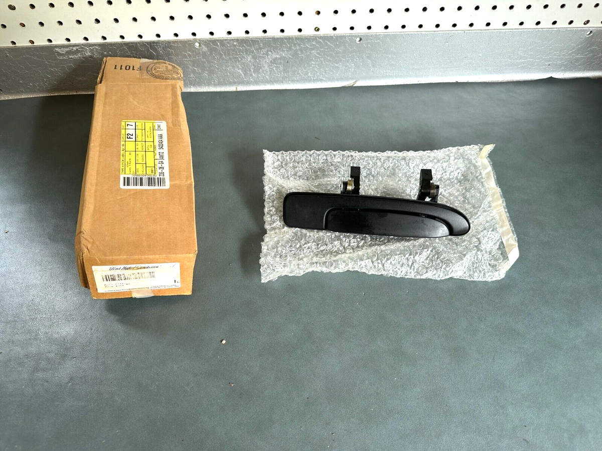 Ford OEM NOS 4W7Z-5422404-AAA RH Outer Door Handle 2004 Ford Crown