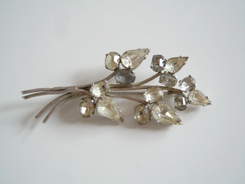 Vintage Rhinestone Brooch Color Silver Fashion Jewelry 10 4 G 7 3