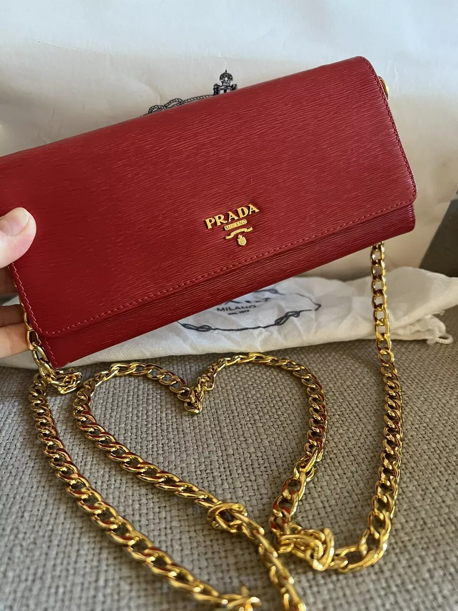 Prada Vitello Move Wallet on Chain