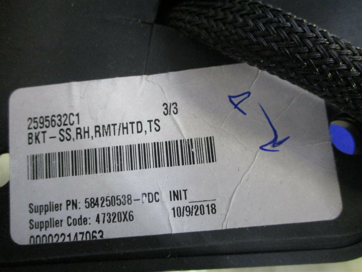 2595632C1 NEW OEM INTERNATIONAL HEATED RH MIRROR BRACKET ASSEMBLY 