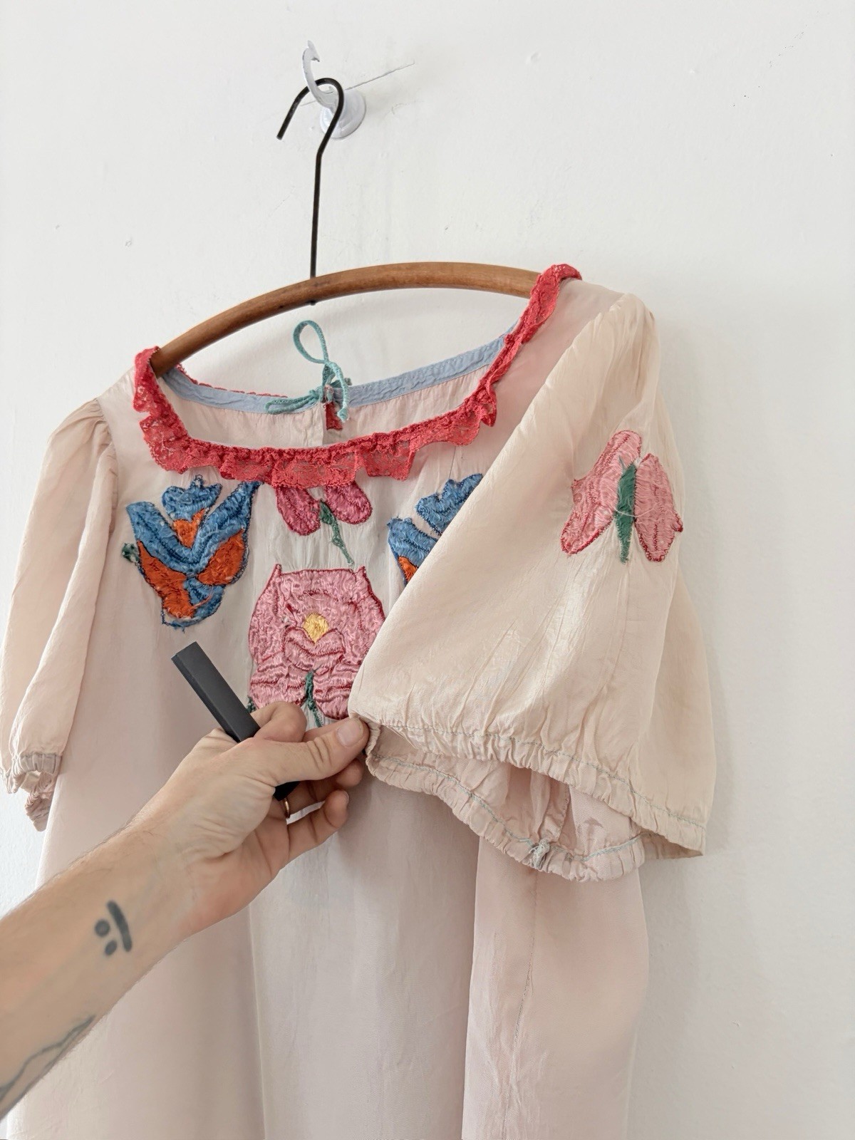 Vintage 40s 50s Handmade/Embroidered Floral Silk … - image 15