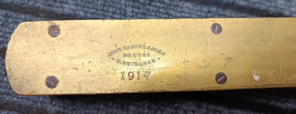 ANCIEN NIVEAU A BULLE EN LAITON ET BOIS - JOHN RABONE & SONS - BIRMINGHAM 1917 - Photo 2/4