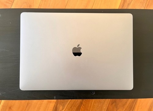 Apple MacBook Pro 16 Zoll (512GB SSD, Intel Core i7 9. Gen, 4,50GHz, 16GB)... - 第 1/4 張圖片