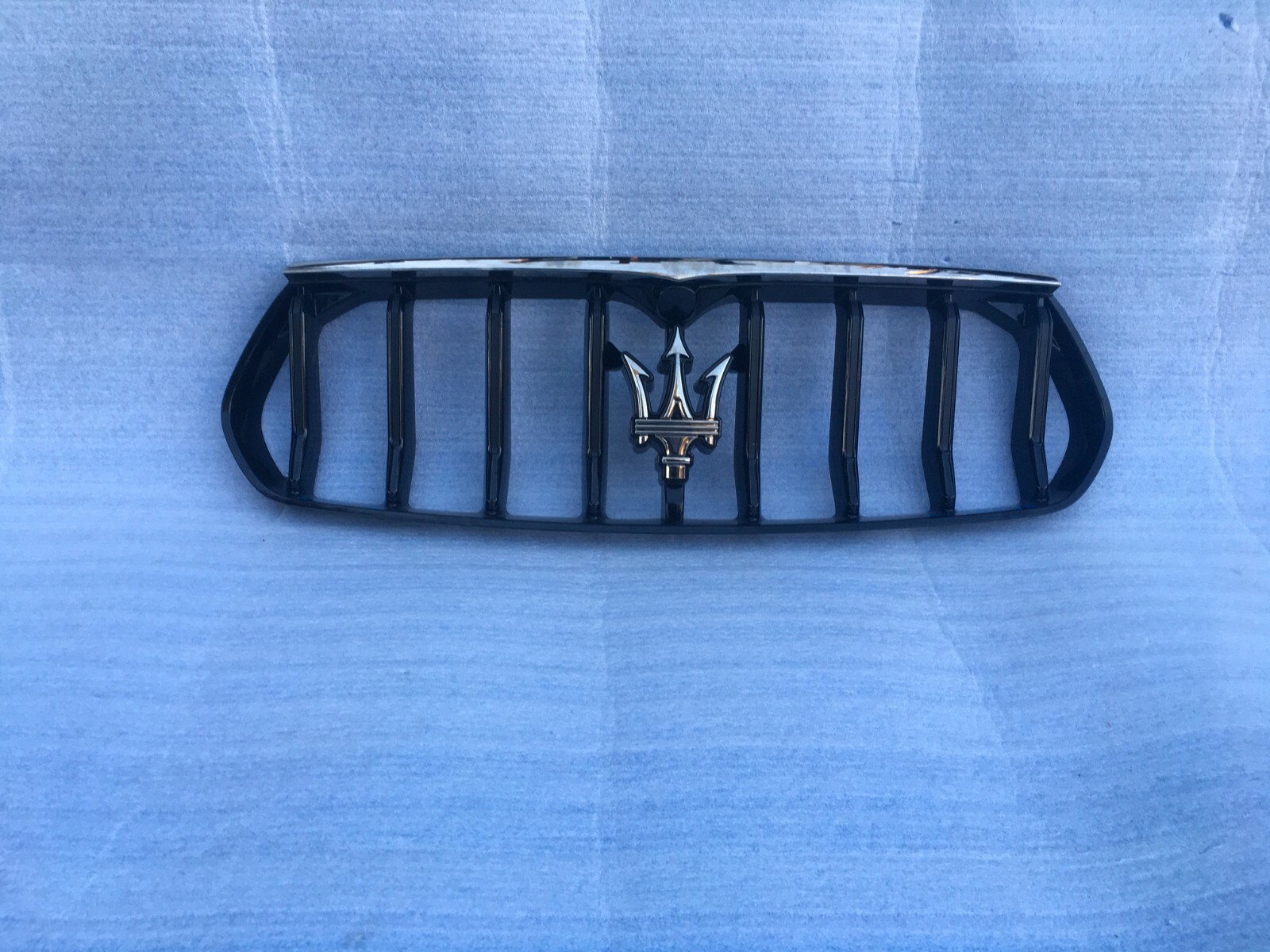 2019-2020 Maserati Levante front bumper grille PART#670151261 OEM