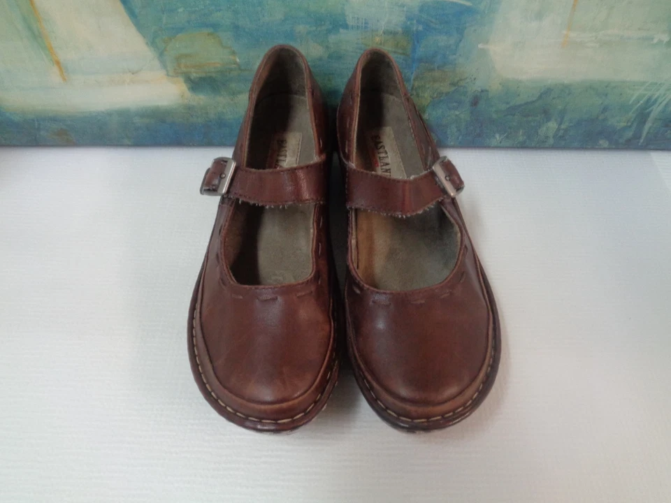 Zapato Mary Jane EASTLAND para mujer de cuero marrón punto acanalado rural 9M  Foto 2 de 4