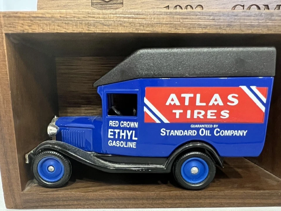 Lledo Chevron Christmas 1992 Commemorative Series Wooden Display Case VHTF Mint  - Image 3 of 4