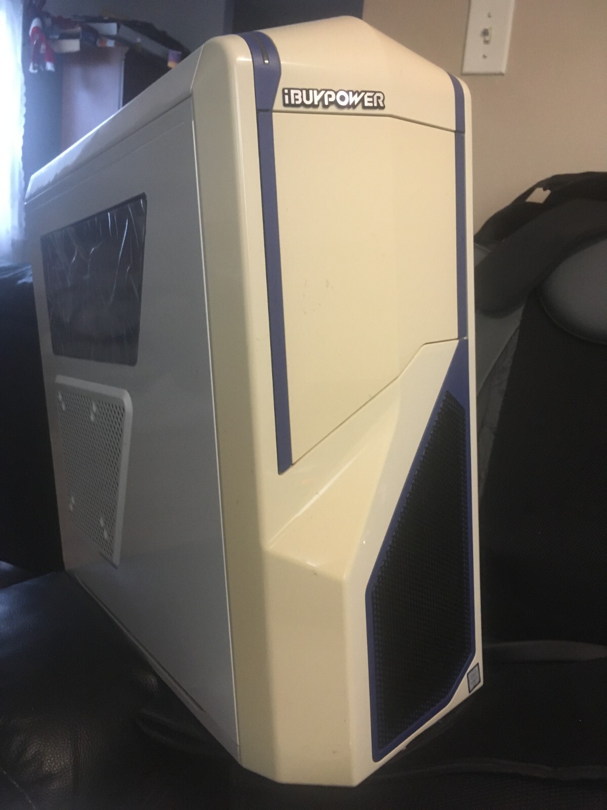 Ibuypower Gaming Desktop White Intel i7 6700K 4.0 GZ , 16 GB RAM, 1 TB SSD , 