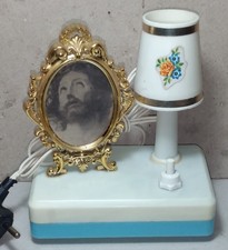 PICCOLO ALTARINO DI ARTE SACRA ANNI 60 CON LUCE PERPETUA IN MATERIALE PLASTICO