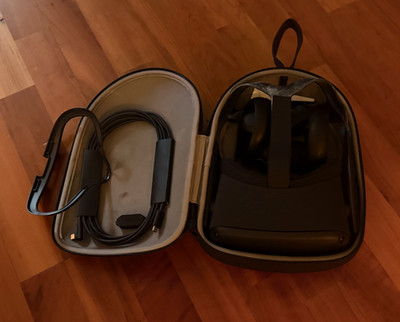 Oculus Quest (1st Gen) 128GB VR Headset with Controllers and Travel Case