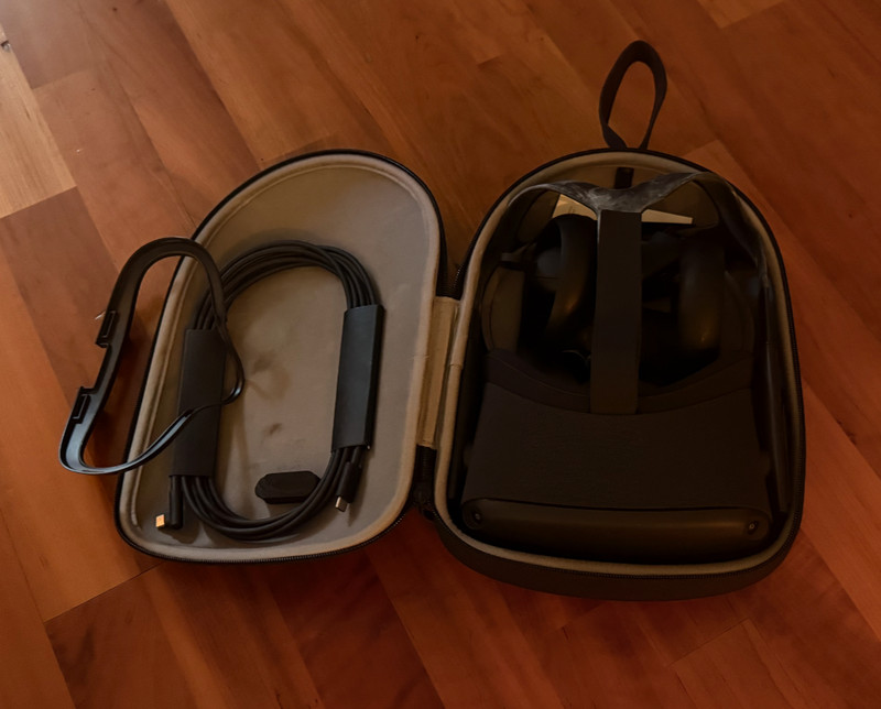 Oculus Quest (1st Gen) 128GB VR Headset with Controllers and Travel Case