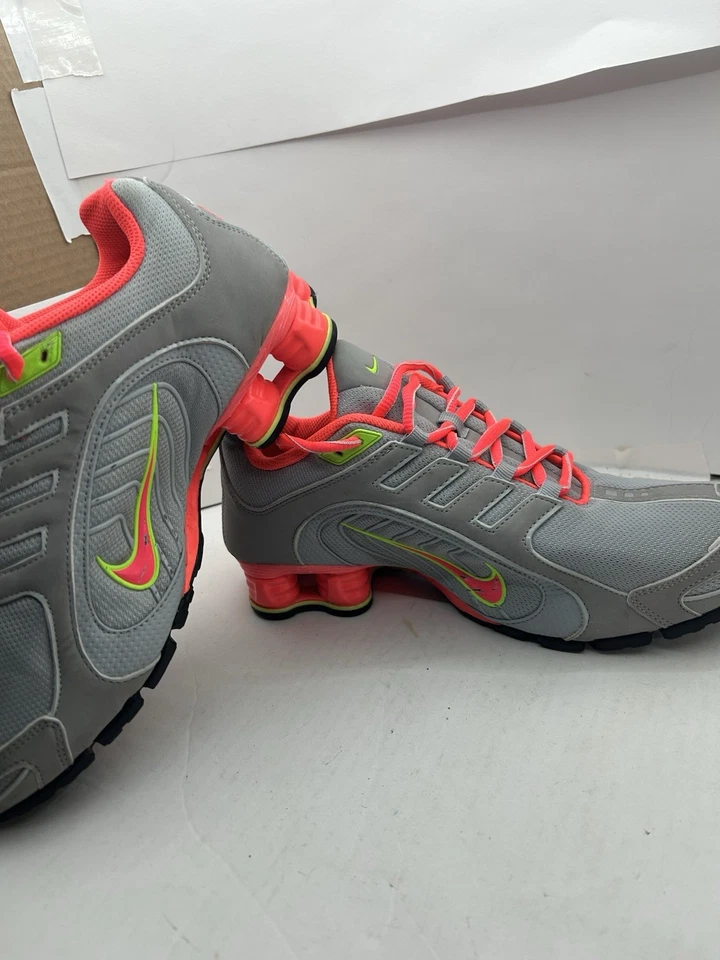 NIKE Feminino SHOX Navina RARO Rosa/Cinza Tamanho 9 - Imagem 4 de 4